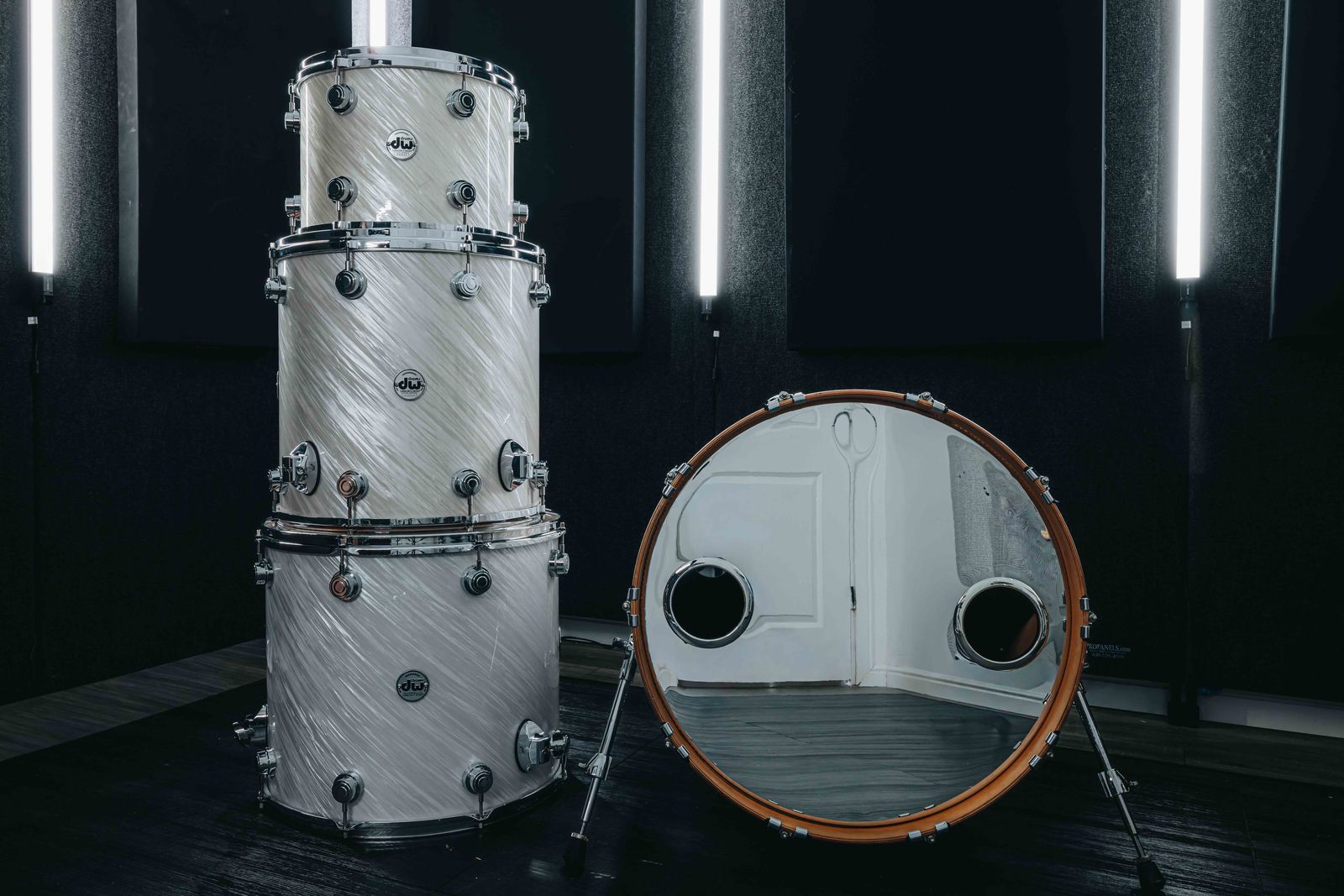 DW Collector's Maple Twisted White Satin Shell Pack