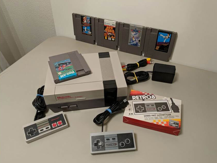 1985 original NES console with (5) games