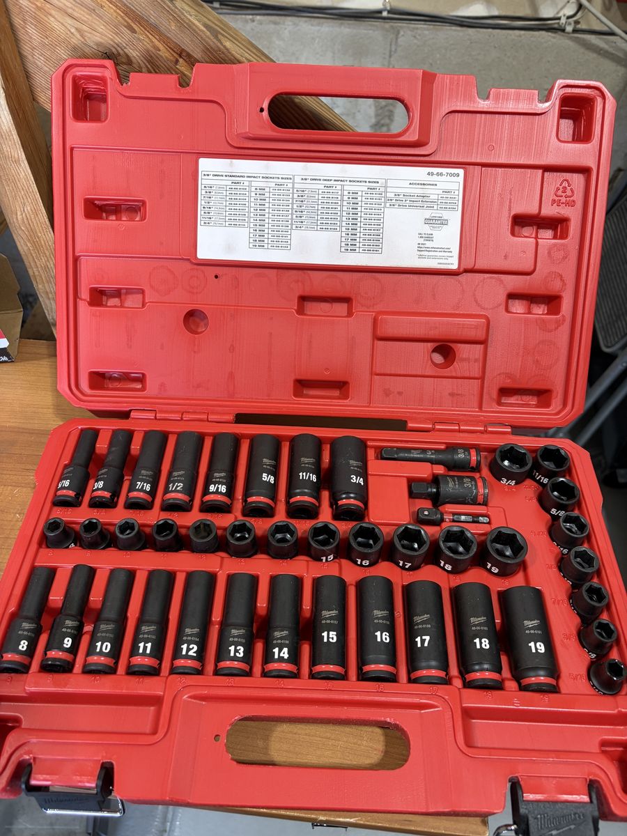 Milwaukee 3/8" Metric and SAE Socket Set 43-Piece