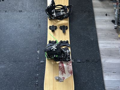152cm Arbor Swoon Splitboard and Arbor Skins