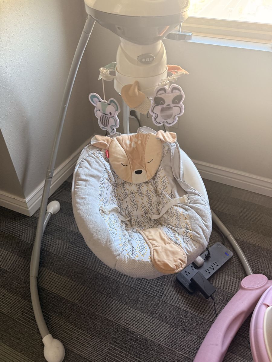 Fisher-Price Sweet Snugapuppy Dreams Cradle 'n Swing Baby Infant Swing with Music & Mobile