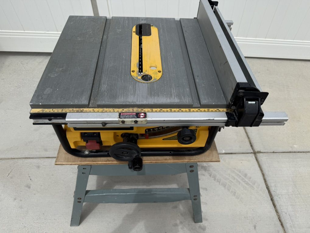 Dewalt 10 Table saw With Stand .
