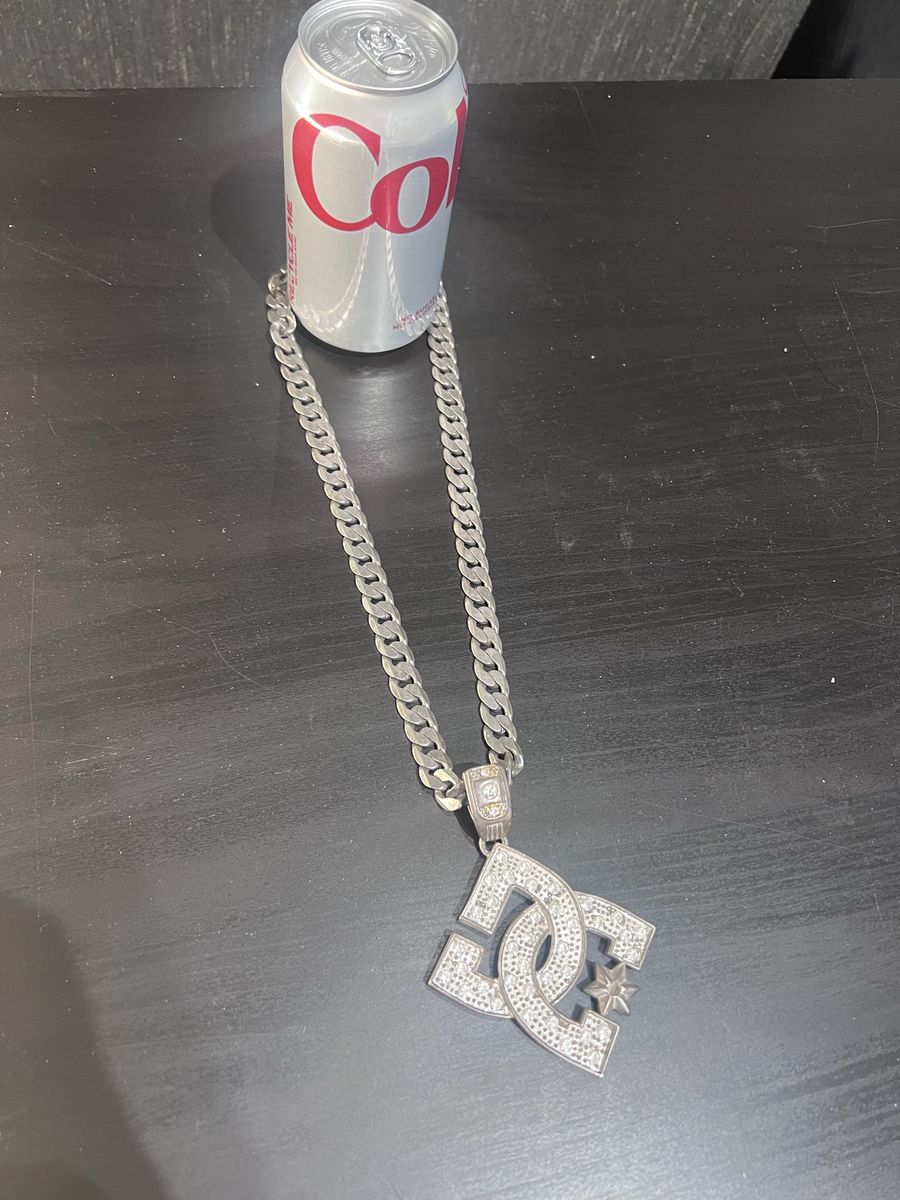 Stainless DC pendant & chain