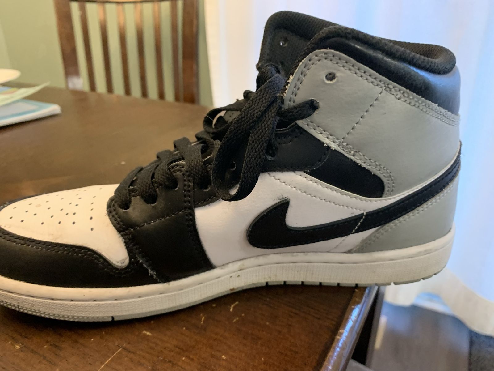 Nike Air Jordan 1 Mid Grey Black White Basketball Shoes Men's Size 8.5 (Leather Upper)