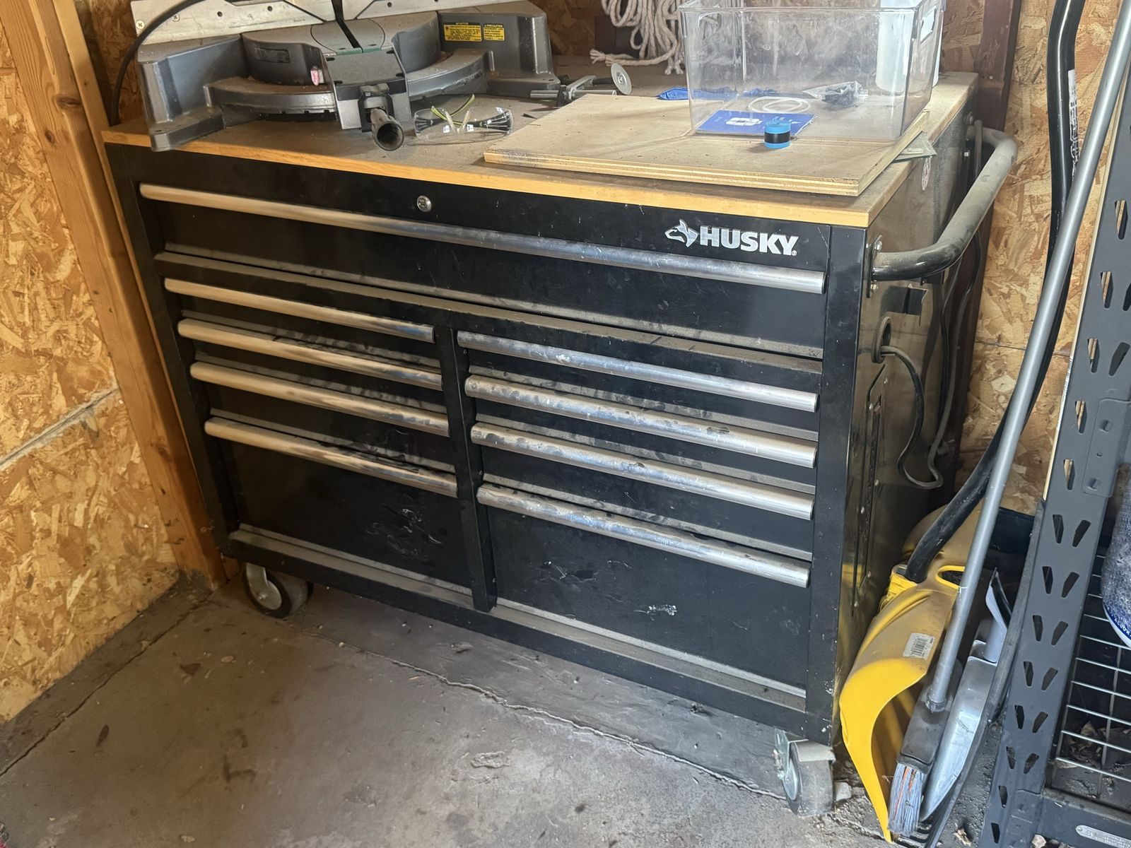 Husky 56-inch 10-Drawer Mobile Tool Chest with Wood Top - Black