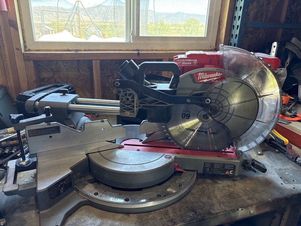 Milwaukee fuel 10 inch sliding compound miter saw M 18 battery powered