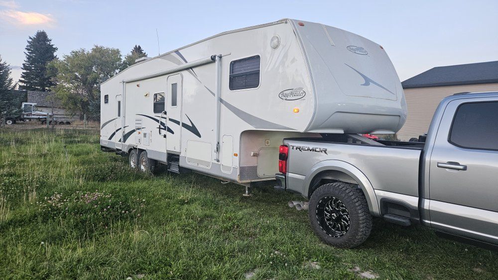 R Vision Bay Hauler 5th wheel toy hauler