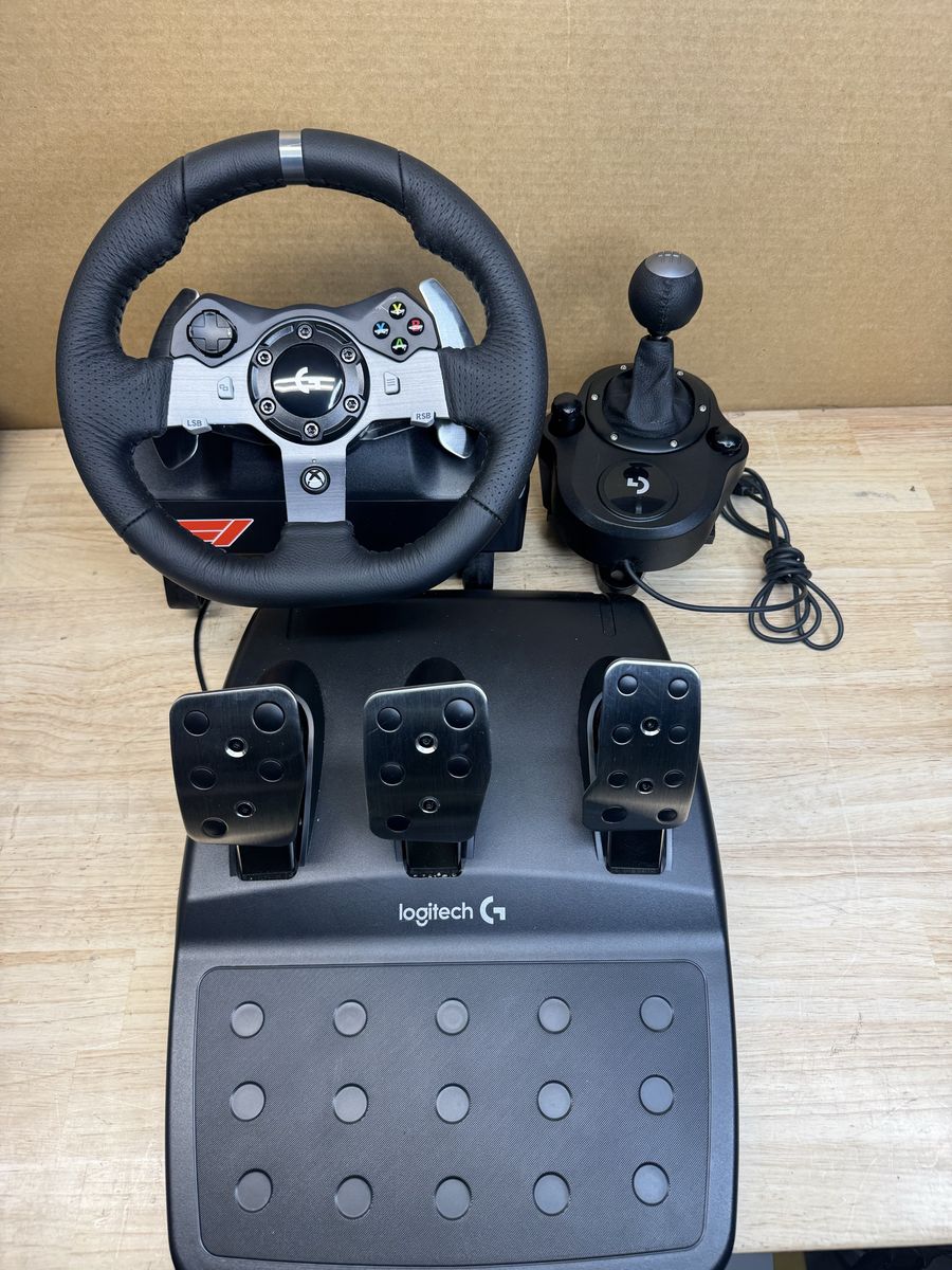 Logitech G920 Force Driving Wheel + Shifter xbox