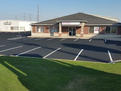 Office Retail Showroom on Antelope Drive for Lease