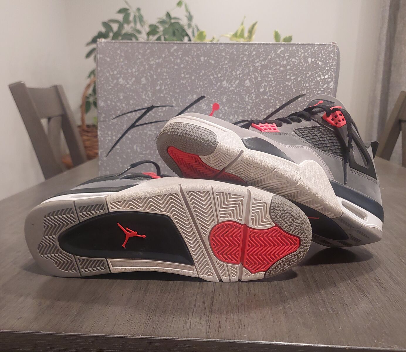 9.5 men’s infrared air Jordan 4