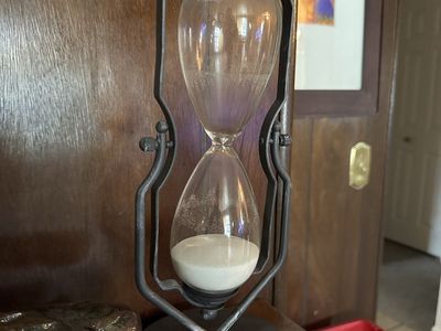 Vintage Bronze Metal Flipping Hourglass Sand Timer Decorative Table Accent