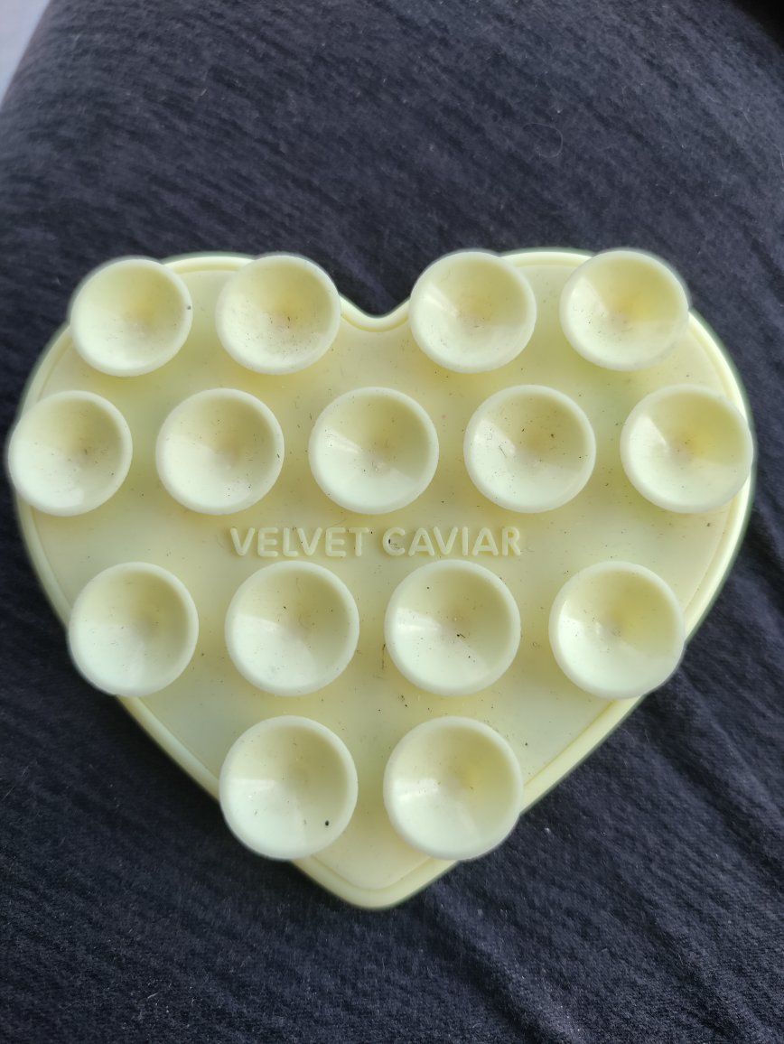 Velvet Caviar Heart Phone Grip Stand - Yellow Suction Cup Mount