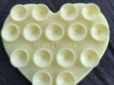 Velvet Caviar Heart Phone Grip Stand - Yellow Suction Cup Mount