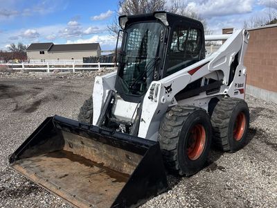 Bobcat S-850 skid steer