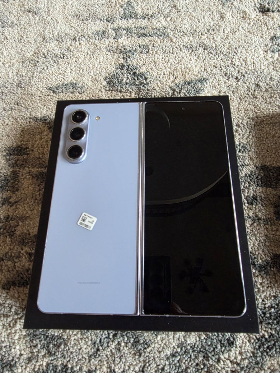 Samsung Galaxy Z Fold5 (used excellent) Unlocked Cell Phone, Icy Blue