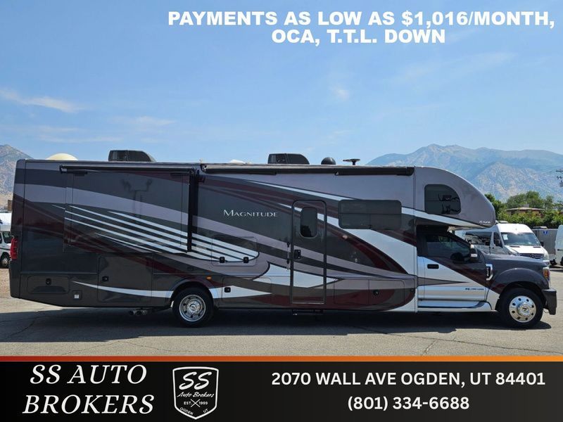 2019 Thor Motor Coach Magnitude