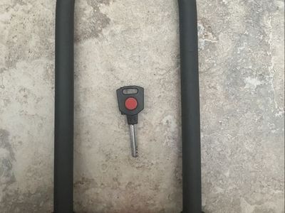 Heavy Duty Bicycle U-Lock with Key - Black and Red