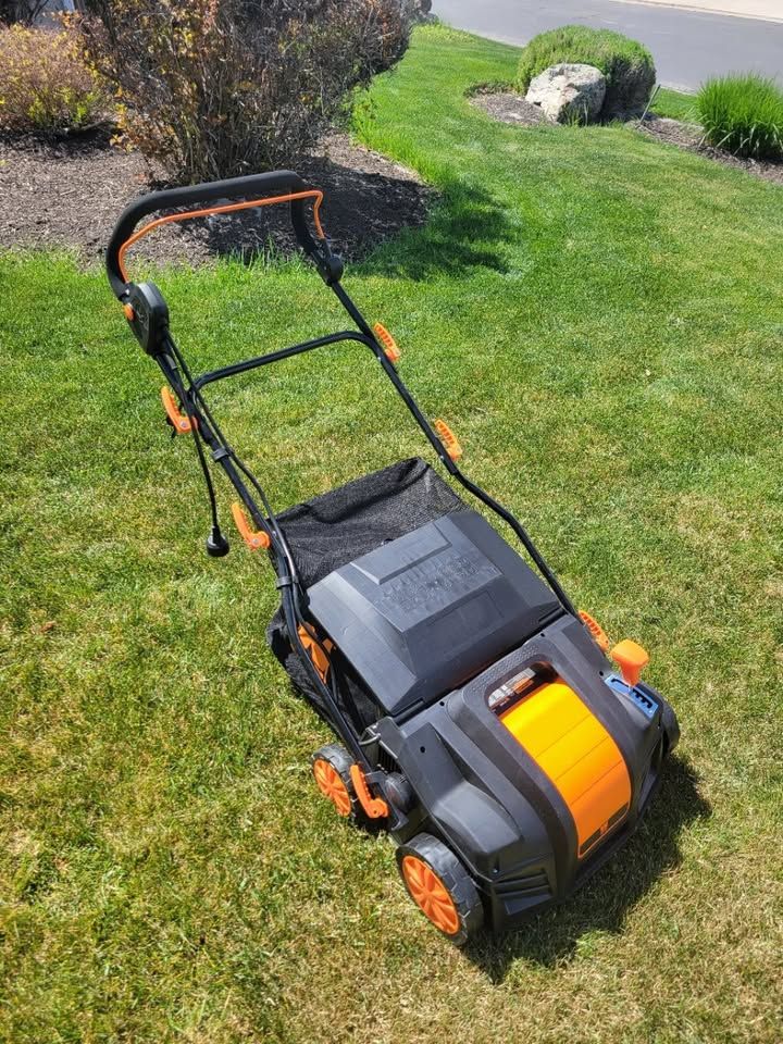 Sandy area Dethatcher/Scarifier for rent, 15 Amps, Wide 16" cutting path