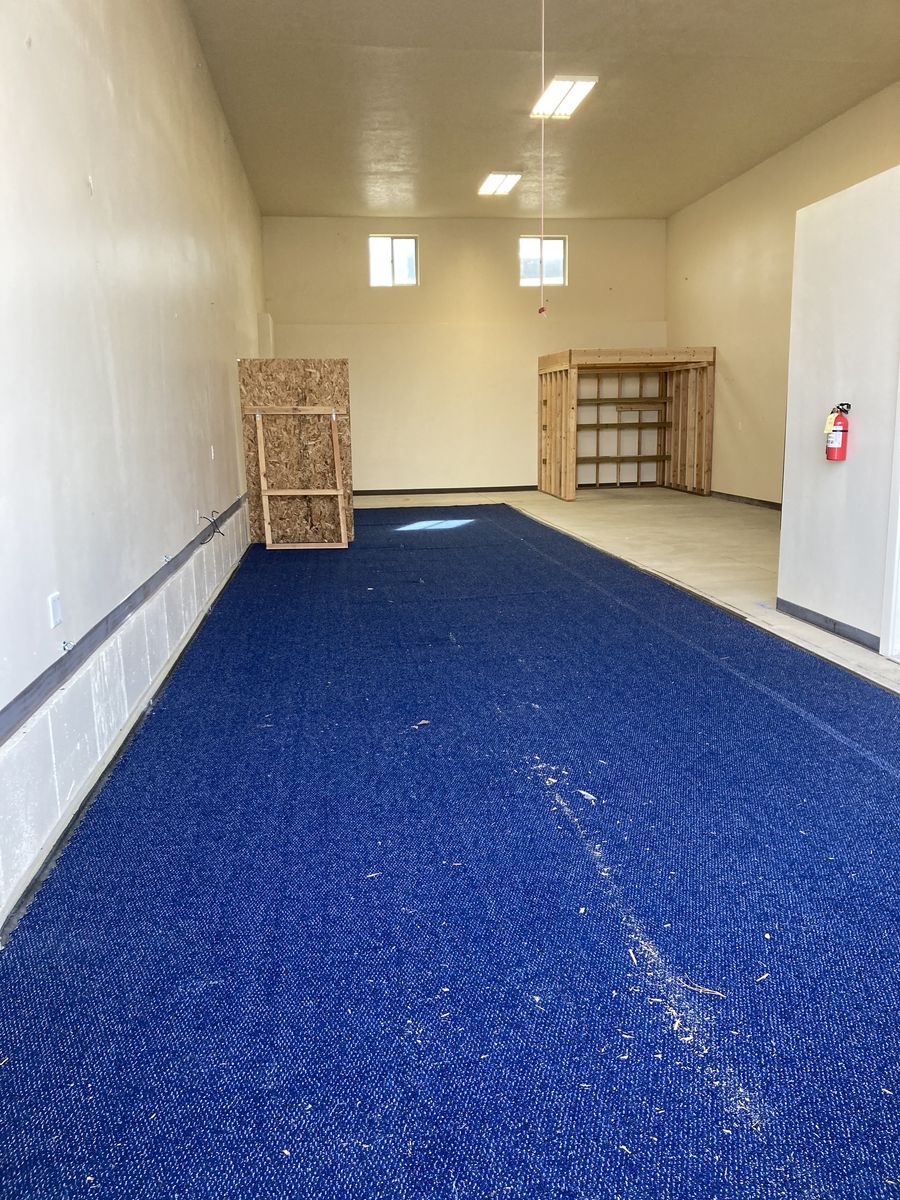 Industrial Carpet in new condition  (((( Free  ))))