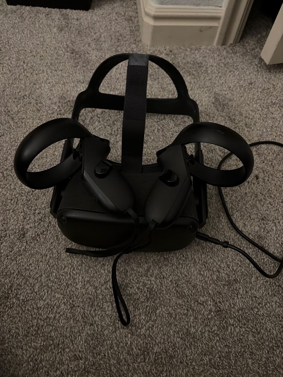 Oculus Quest 1 VR Headset with Controllers - Immersive Virtual Reality Gaming