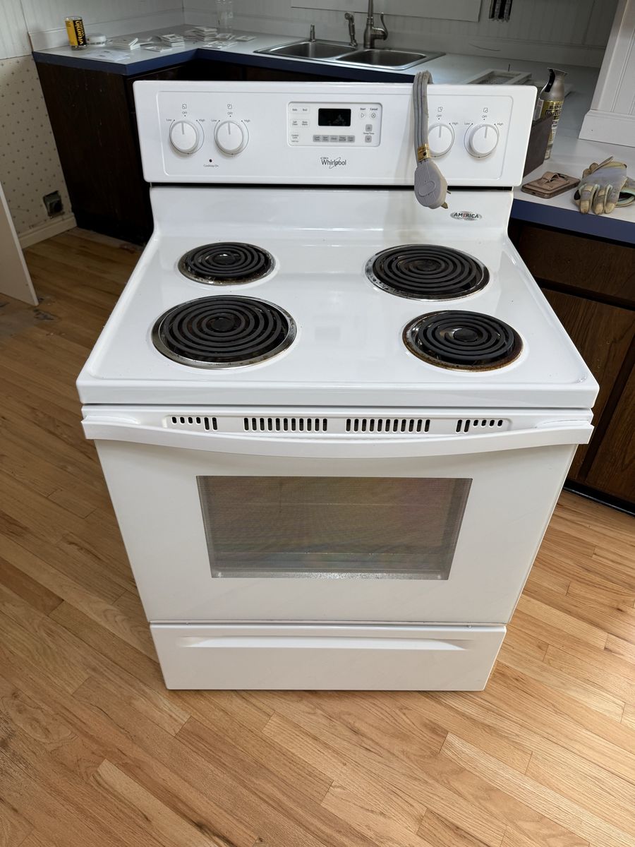 Whirlpool Electric Range White Freestanding 30-inch Electric Coil Stove and Oven