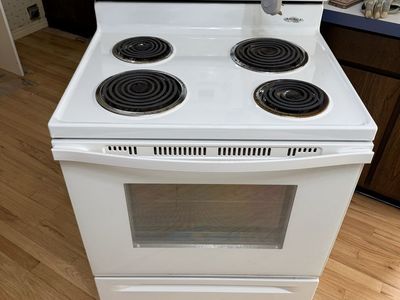 Whirlpool Electric Range White Freestanding 30-inch Electric Coil Stove and Oven