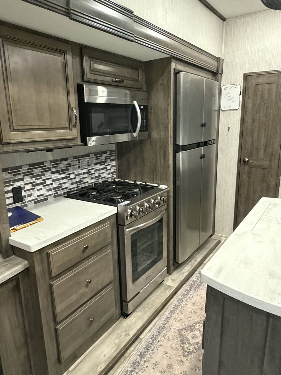 Main image 6