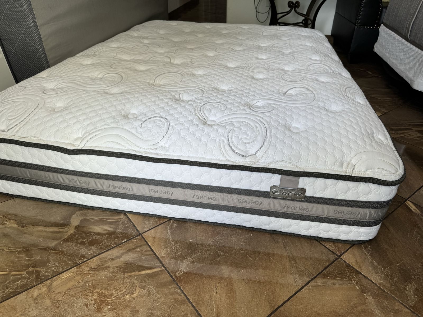 Serta iSeries Mattress queen size $85