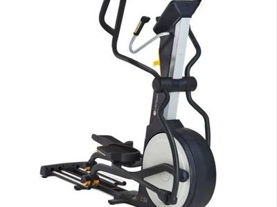 E5i Commercial Elliptical Machine