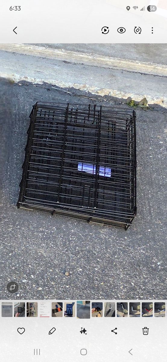 2 small kennels 25 each