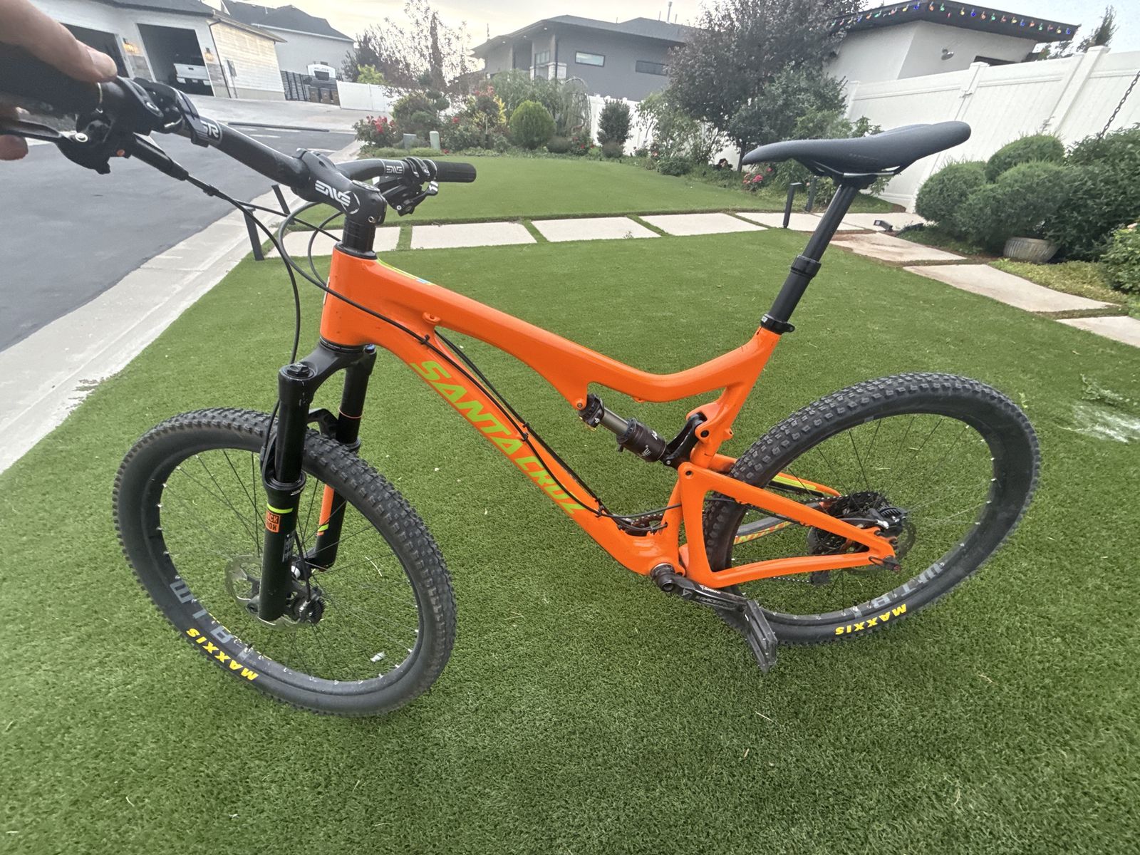 2014 XL Santa Cruz 5010 Solo mountain bike