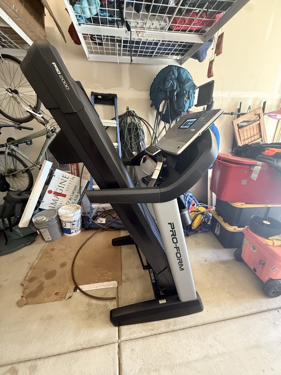 PRO-FORM Pro 2000 Treadmill with iFit Touchscreen Display - Excellent Condition
