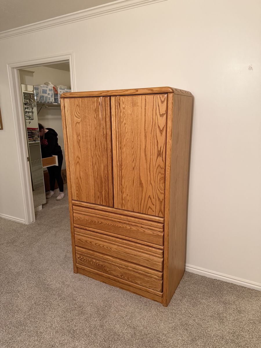 Oak Entertainment Hutch