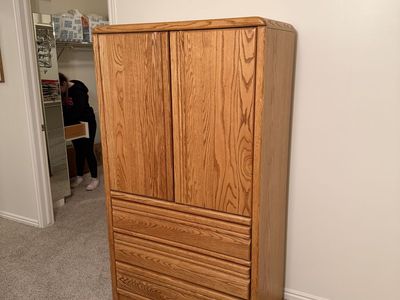 Oak Entertainment Hutch
