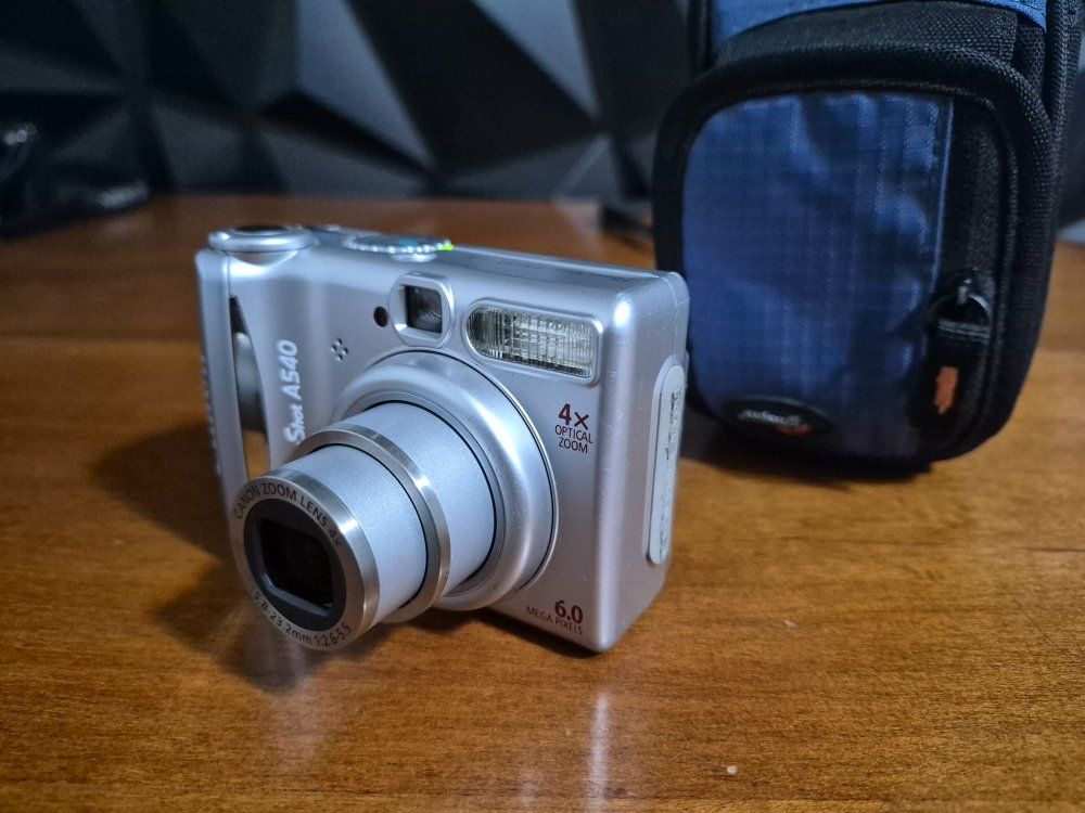 Canon PowerShot A540 6.0 MP Digital Camera Silver, with SD Card 256MB, Batteries & Carring Case. Tested. Excellent Conditions!
