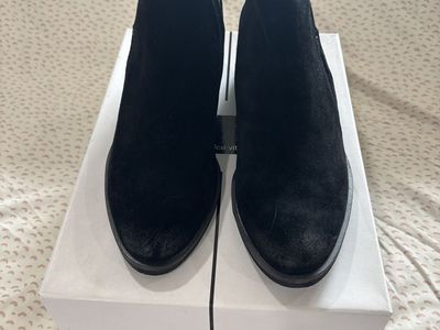 Size 7.5 NEW IN BOX Dolce Vita Black Ankle Booties