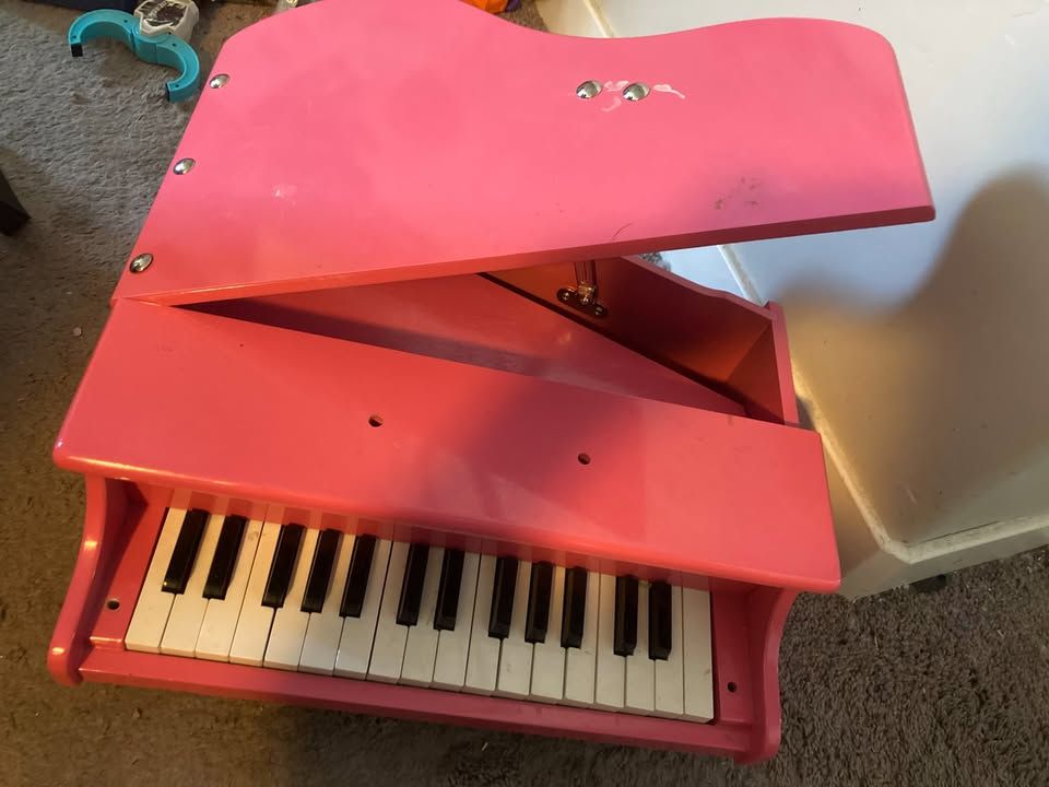 Yard sale, lots of toys, furniture, decor, games, puzzles, costumes and more