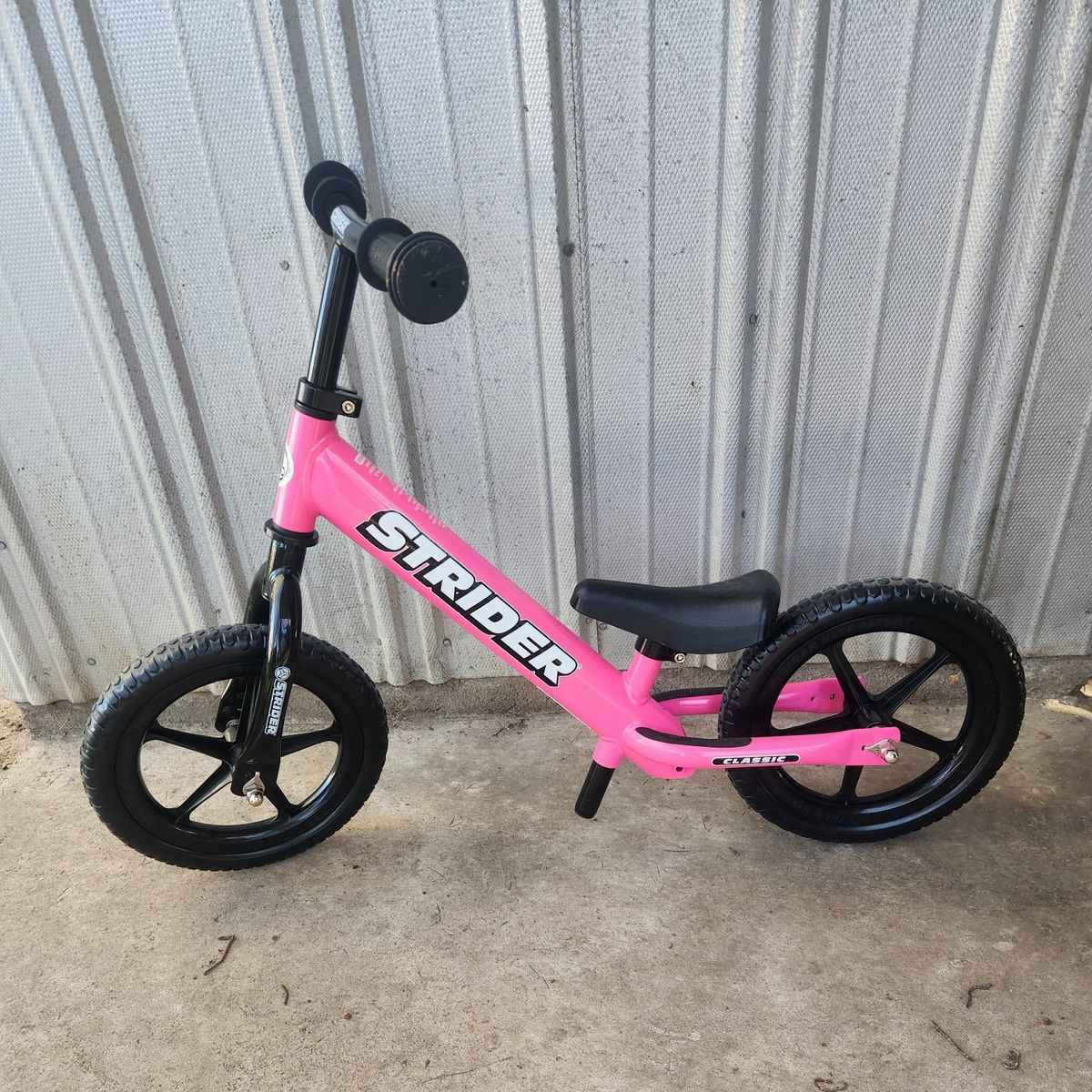 strider balance bike, pink, new condition