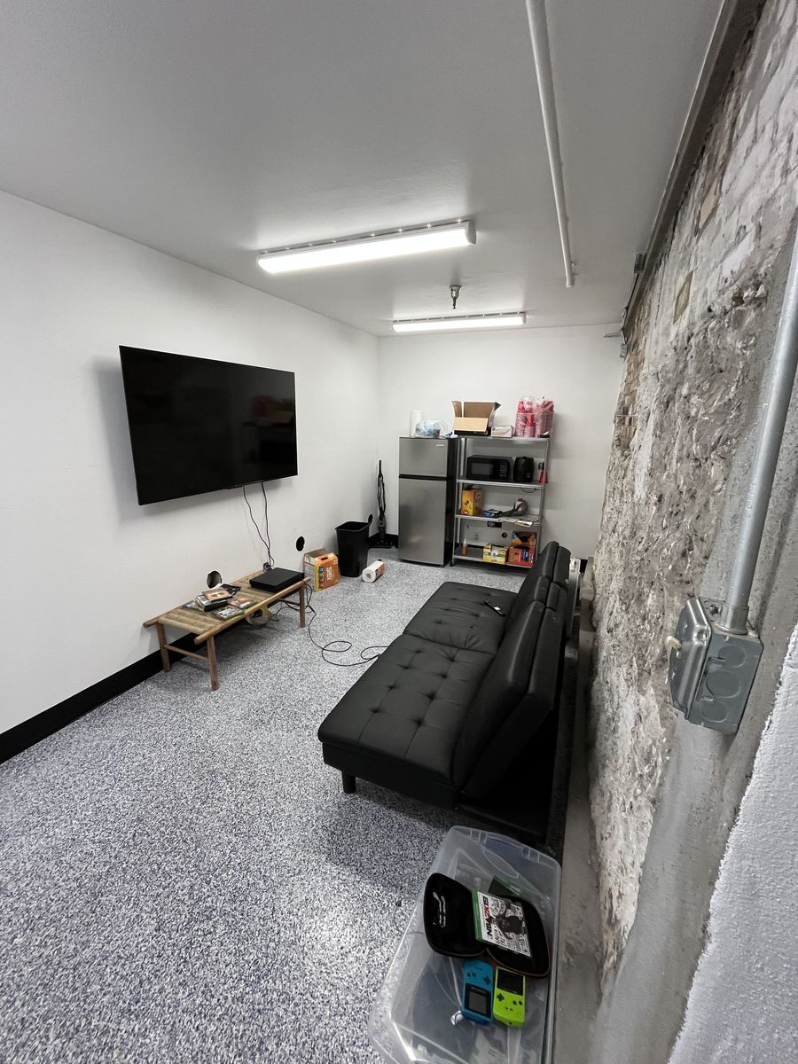 Main image 13