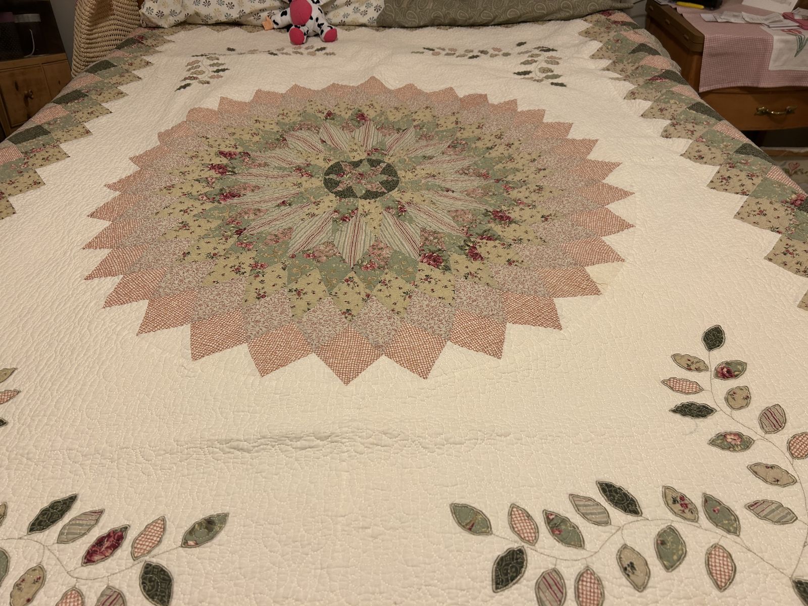 blanket. quilt  and derila pillow