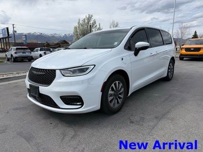 2023 Chrysler Pacifica Plug-In Hybrid Touring L