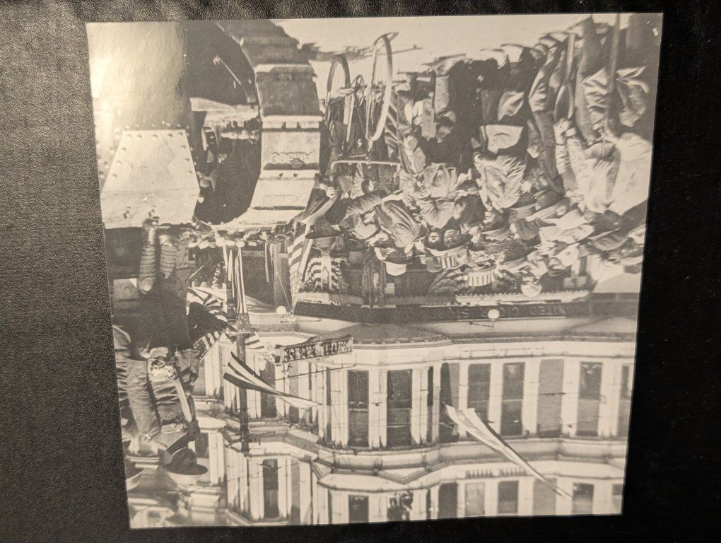Main image 16