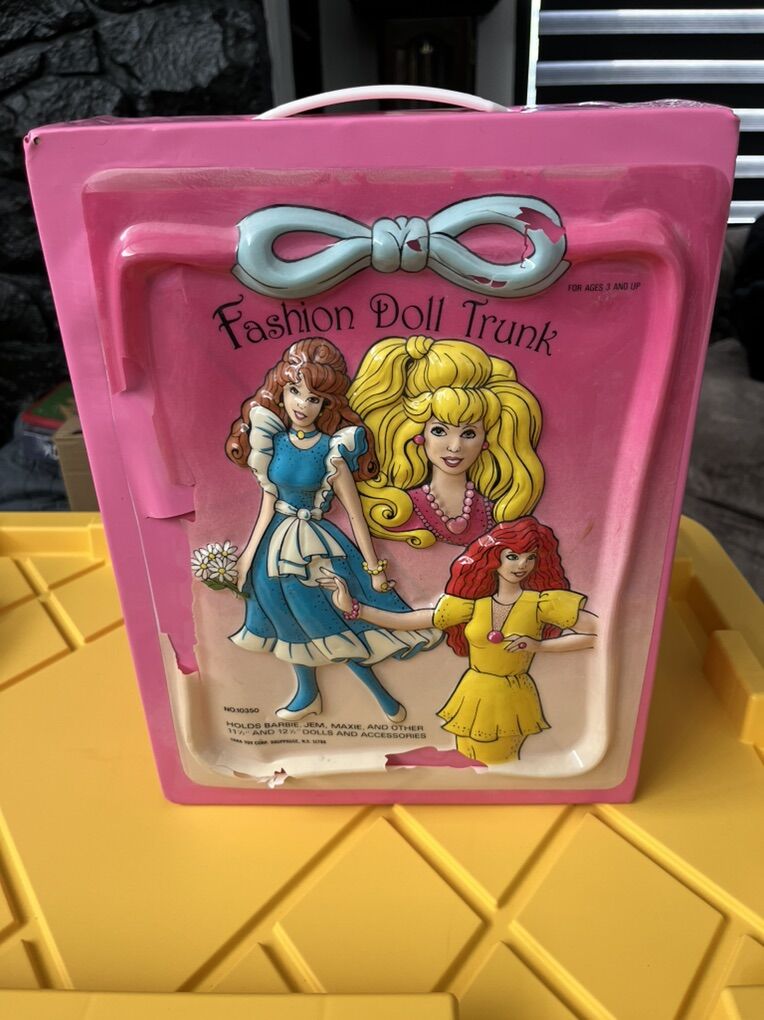 Vintage Fashion Doll Trunk Carrying Case