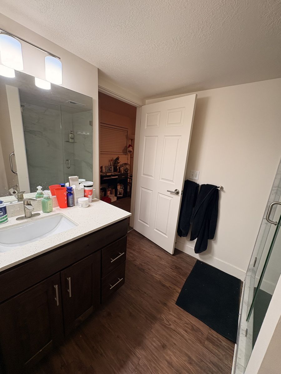 Main image 5