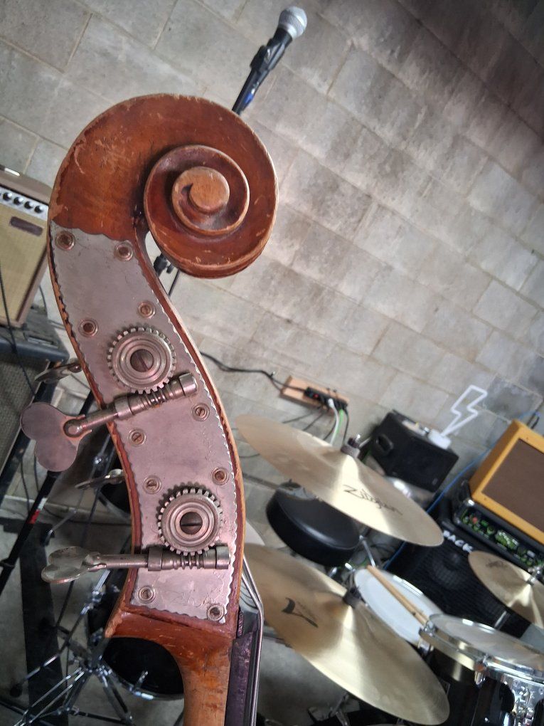 Main image 6