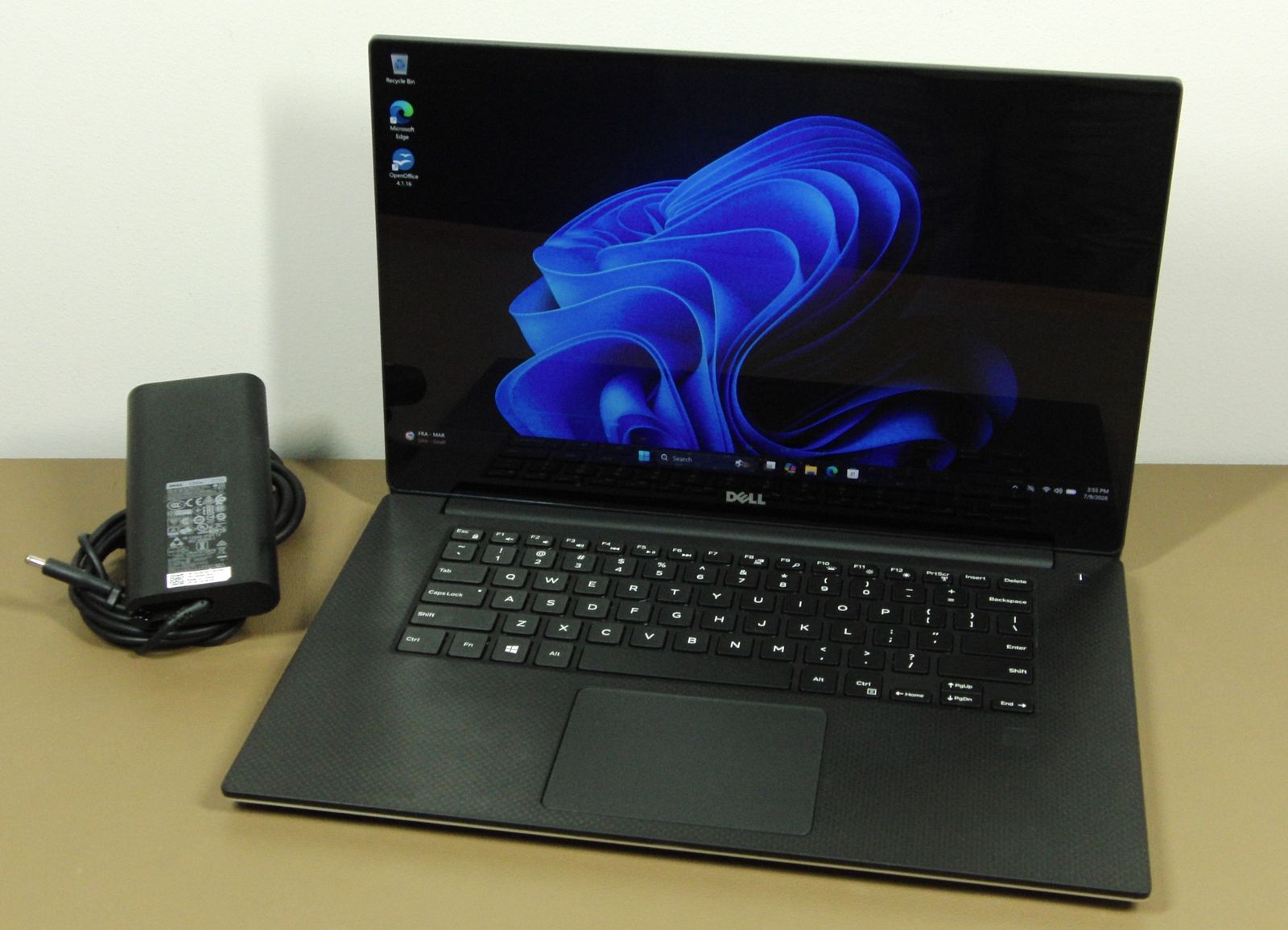 Dell XPS 15 9560 4K Touchscreen i7-7700HQ  256GB SSD 16GB
