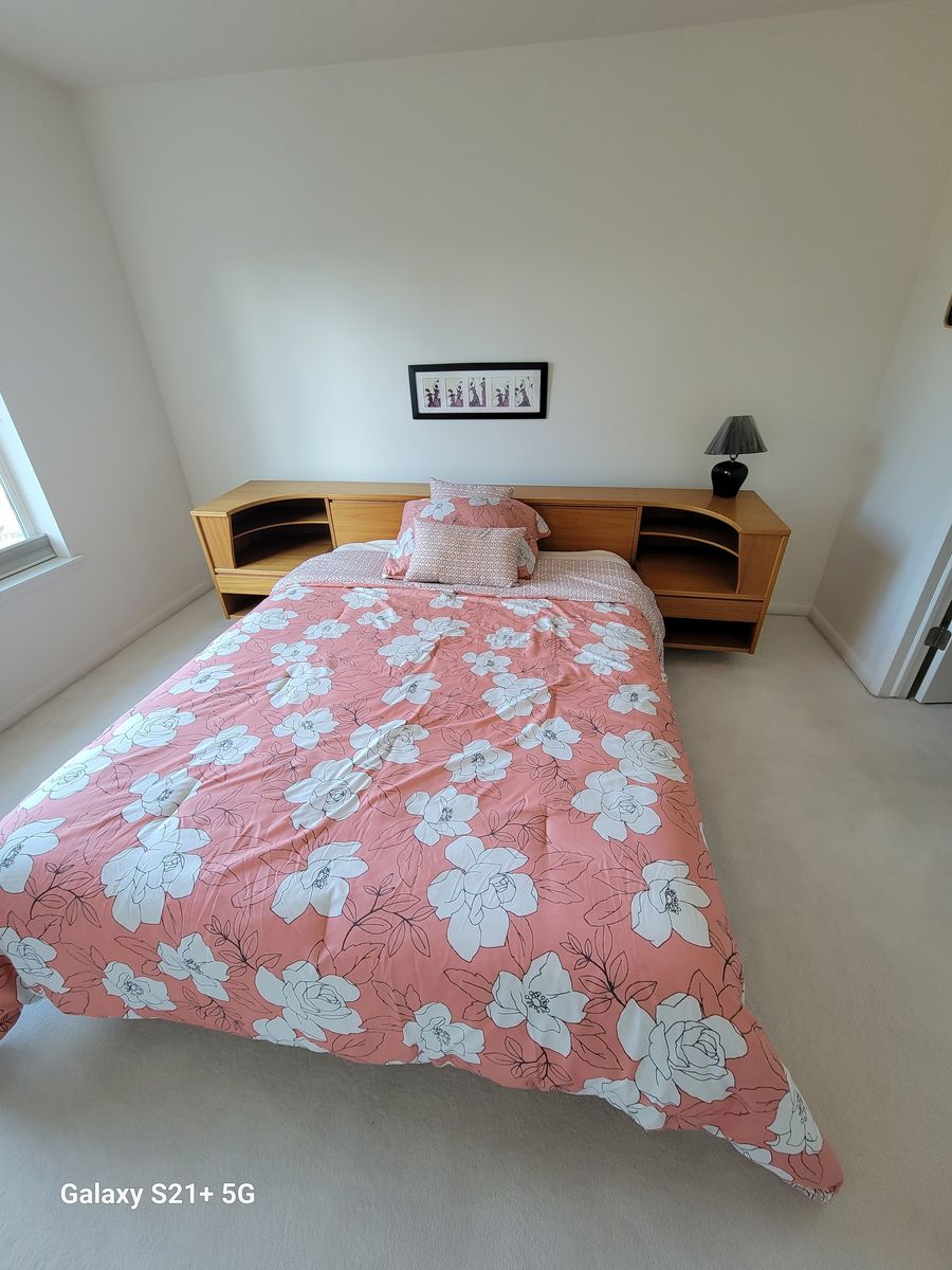 Queen bed headboard & matress