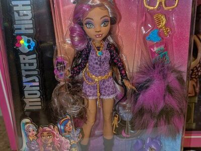 Monster High Clawdeen Wolf Doll w/Pet Crescent New