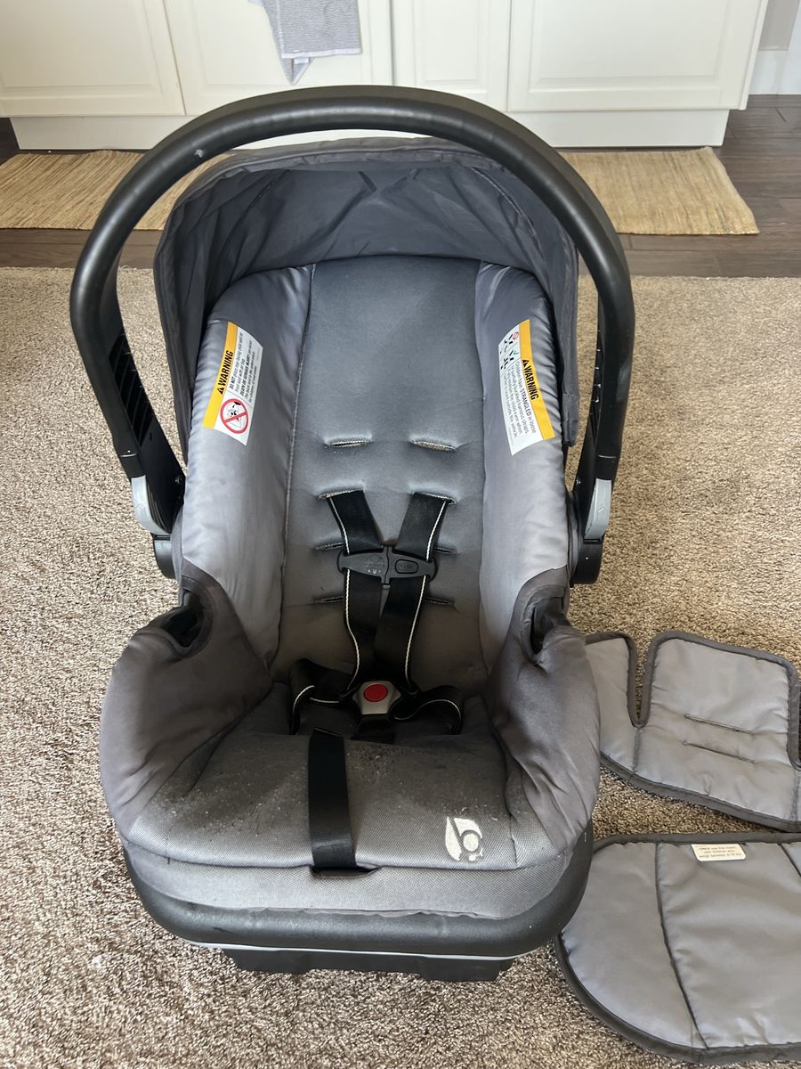 Baby Trend Infant Car Seat with Base - Gray