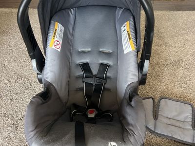 Baby Trend Infant Car Seat with Base - Gray